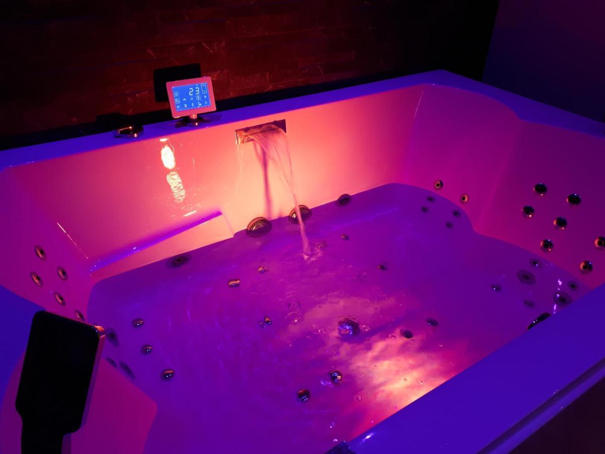Spa Privatif Love Room, Le Hammam Et Bulles, Chez Nuits Chartraines Chartres Eksteriør bilde